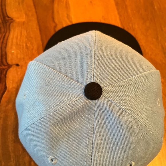 New trucker style hat - Picture 3 of 4